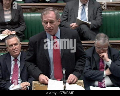 Le secrétaire à la Défense, Geoff Hoon, a parlé des changements apportés à la structure de l'Armée britannique. Banque D'Images