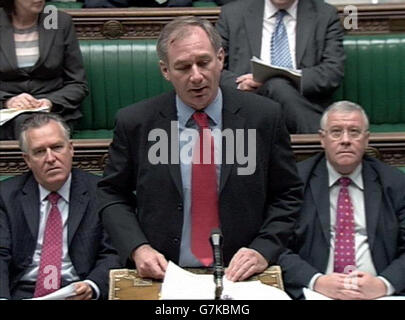 Le secrétaire à la Défense, Geoff Hoon, a parlé des changements apportés à la structure de l'Armée britannique. Banque D'Images