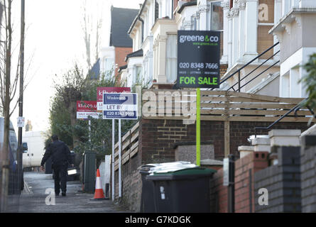 Pour la vente, Let by et sale ont accepté des panneaux à l'extérieur des maisons dans le nord de Londres.APPUYEZ SUR ASSOCIATION photo.Date de la photo: Vendredi 23 janvier 2015.Le crédit photo devrait se lire: Yui Mok/PA Wire Banque D'Images