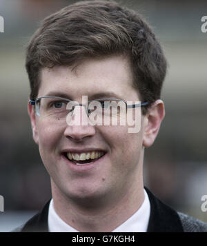 L'entraîneur Harry Fry avant la course d'obstacles de Betfred Mobile Heroes handicap pendant la journée des maîtres de Betfred à l'hippodrome de Sandown Park, Surrey. Banque D'Images