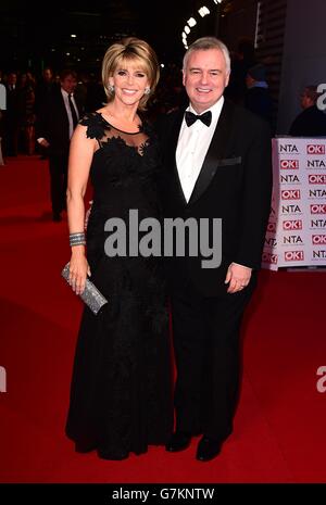 Eamonn Holmes et Ruth Langsford arrivent pour les National Television Awards 2015 à l'O2 Arena, Londres. Banque D'Images