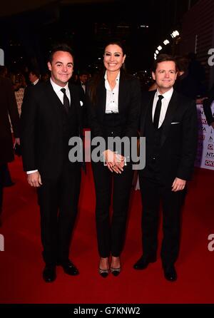 Melanie Sykes arrive avec Anthony McPartlin et Declan Donnely (à droite) pour les National Television Awards 2015 à l'O2 Arena, Londres. Banque D'Images