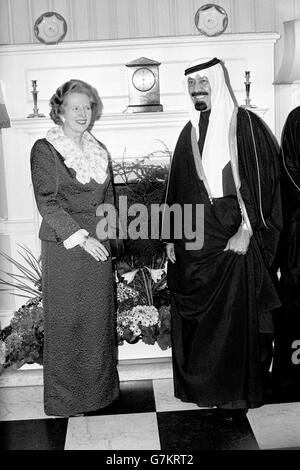 Le Premier ministre Margaret Thatcher salue le prince héritier Abdullah d’Arabie saoudite, situé au 10 Downing Street. Banque D'Images