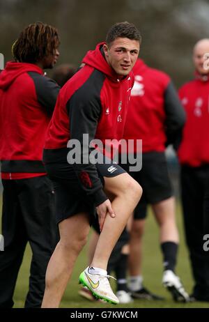 Sam Burgess lors d'une session d'entraînement des saxons d'Angleterre au Lensbury Club, Middlesex. Banque D'Images