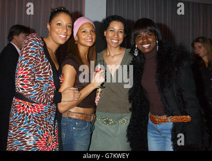 (De gauche à droite) su-Elise et Alesha Dixon de mis-Teeq avec Margarita Taylor et June Sarpong avant le spectacle de nuit d'ouverture du Ballet national anglais au Colisée. Banque D'Images