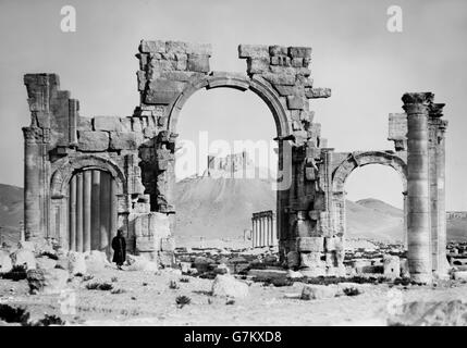 Palmyra, Syrie. Le roman 'Arc de Triomphe' (Arc monumental) construite par l'empereur Septime Sévère au début de la rdC 3AD. Photo c.1900-1920. Banque D'Images