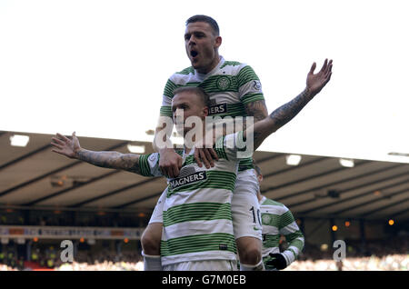 Soccer - QTS Scottish Communities League Cup - semi final - Celtic v Rangers - Hampden Park.Le Celtic Leigh Griffiths célèbre son but lors de la COUPE DE Ligue DES communautés écossaises QTS, demi-finale à Hampden Park, Glasgow. Banque D'Images