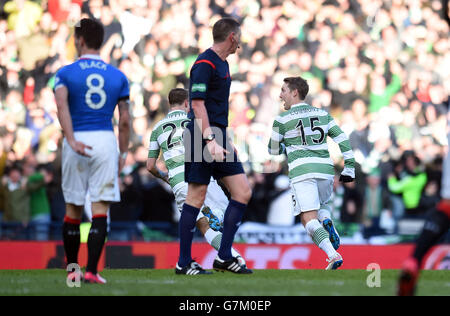 Soccer - QTS Scottish Communities League Cup - semi final - Celtic v Rangers - Hampden Park.Celtic's Kris Commons (à droite) célèbre son but lors de la COUPE DE Ligue DES communautés écossaises QTS, demi-finale à Hampden Park, Glasgow. Banque D'Images