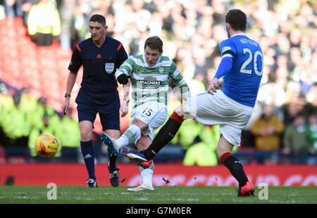 Le Celtic Kris Commons marque son deuxième but lors de la COUPE DE la Ligue DES communautés écossaises QTS, demi-finale à Hampden Park, Glasgow. Banque D'Images