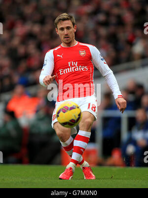 Nacho Monreal d'Arsenal en action lors du match de la Barclays Premier League au stade Emirates, Londres. Banque D'Images