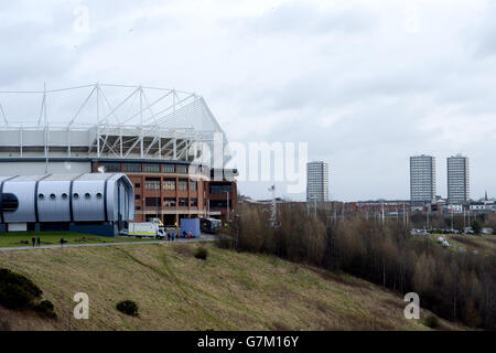 Les fans commencent à se rendre au stade de Lumière avant le jeu Banque D'Images