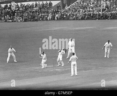 Cricket - 1927 - Championnat du comté de Surrey v Nottinghamshire - l'ovale, Kennington. Banque D'Images