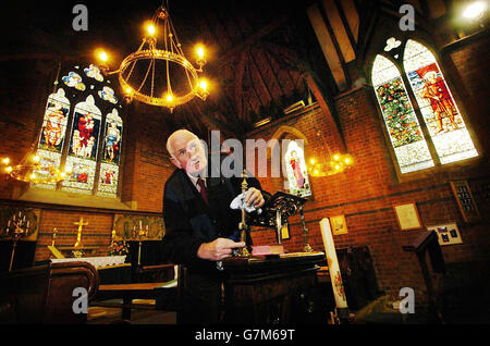 La Religion - Bob Forbes - All Saints Church - Wilden, Worcestershire Banque D'Images