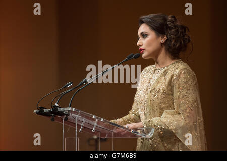 L'actrice Bollywood Rani Mukerji s'adresse aux invités lors du dîner British Asian Trust à Banqueting House, Londres. Banque D'Images