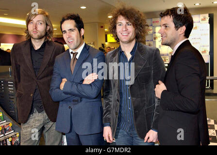 Les tueurs en apparence du magasin chez HMV Music store - Glasgow Banque D'Images