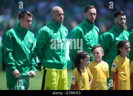 (L-R) de la République d'Irlande, Seamus Coleman Darren Randolph, Richard Keogh et Shane long pendant la série de 16 match au Stade de Lyon, Lyon. ASSOCIATION DE PRESSE Photo. Photo date : dimanche 26 juin 2016. Voir l'histoire de France de football PA. Crédit photo doit se lire : Nick Potts/PA Wire. RESTRICTIONS : Utiliser l'objet de restrictions. Usage éditorial uniquement. Les ventes de livres et de magazines autorisée s'est pas uniquement consacré à chaque joueur/équipe/match. Pas d'utilisation commerciale. Appelez le  +44 (0)1158 447447 pour de plus amples informations. Banque D'Images