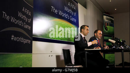 Soccer - HRH Conférence de presse du Prince Ali Bin Al Hussein - Hôtel Mondrian.S.A.R. le Prince Ali Bin Hussein, (à droite) lors de la conférence de presse à l'Hôtel Mondrian, Londres. Banque D'Images