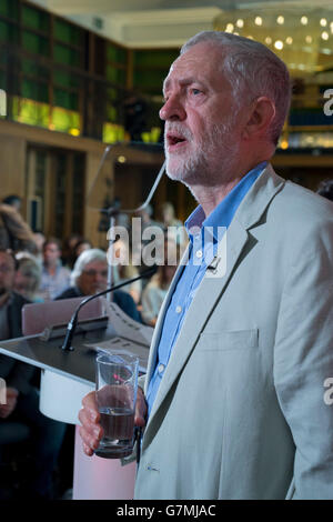 London,UK.25 juin 2016. La chef du Parti du travail MP Jeremy Corbyn post lancement référendum Brexit stratégie et il n'a pas l'intention de démissionner en tant que chef.© Julio Etchart Banque D'Images