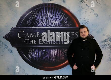 Acteur John Bradley-West qui joue Samwell Tarly dans la série télévisée Game of Thrones, à l'ouverture de l'exposition Game of Thrones à l'arène O2 à Londres. Banque D'Images