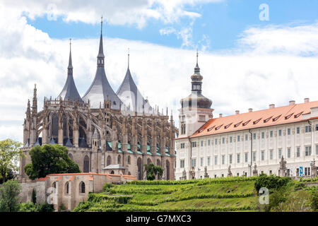 Collège des jésuites et l'église gothique Cathédrale St Barbara, Kutna Hora, l'UNESCO, la Bohême, République Tchèque Banque D'Images