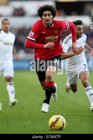 Marouane Fellaini de Manchester United lors du match de la Barclays Premier League au Liberty Stadium, Swansea. Banque D'Images