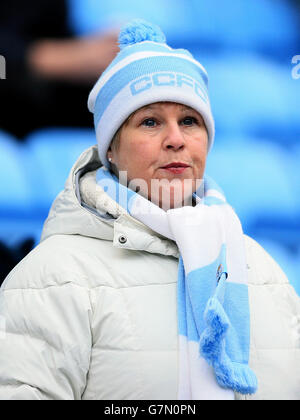 Football - Sky Bet League One - Coventry City v Rochdale - Ricoh Arena. Un fan de coventry City dans le stand montre son soutien Banque D'Images