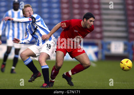 Bradley Orr de Bristol City (à droite) retient Jonathan Worthington DE la ville de Huddersfield AUCUNE UTILISATION DU SITE WEB du CLUB d'ONOFFICIEUX. Banque D'Images