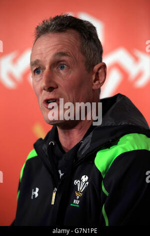 Rugby Union - 2015 RBS six Nations - pays de Galles / Angleterre - Wales Training and Press Conference - The Vale Resort.Pays de Galles entraîneur adjoint Rob Howley lors d'une conférence de presse à Vale Resort, Hensol. Banque D'Images