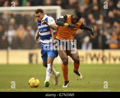 Benik Afobe de Wolverhampton Wanderers et Danny Williams de Reading Banque D'Images