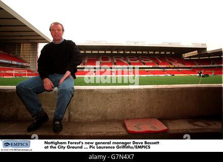 Dave Bassett, le nouveau directeur général de Nottingham Forest, à la ville Masse Banque D'Images