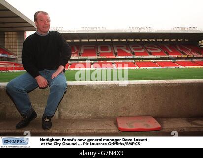 Soccer - Carling Premiership - Dave Bassett à Nottingham Forest.Dave Bassett, le nouveau directeur général de Nottingham Forest, au centre-ville. Banque D'Images