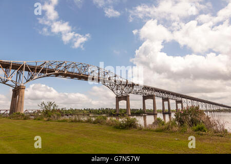 Le Pont de la rivière Calcasieu à Westlake, USA Banque D'Images