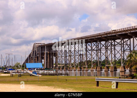 Le Pont de la rivière Calcasieu à Westlake, USA Banque D'Images