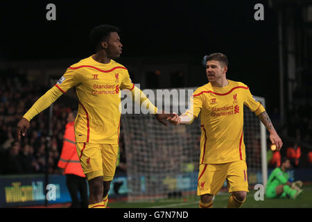 Daniel Sturridge de Liverpool (à gauche) célèbre avec son coéquipier Alberto Moreno (à droite) après avoir marquant son premier but de partie. Banque D'Images