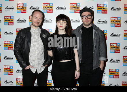 (De gauche à droite) Iain Cook, Lauren Mayberry et Martin Doherty de Chvrches qui assistent aux NME Awards 2015 avec Austin, Texas, à l'O2 Brixton Academy, Londres. APPUYEZ SUR ASSOCIATION photo. Date de la photo: Mercredi 18 février 2015. Voir PA Story SHOWBIZ NME. Le crédit photo devrait se lire: Yui Mok/PA Wire Banque D'Images