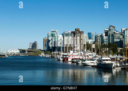 Skyline cityscape view de Coal Harbour, Canada Place, Vancouver Convention Centre, et le centre-ville de Vancouver, en Colombie-Britannique. Banque D'Images