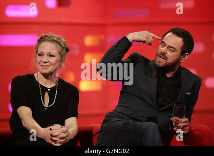 Les invités Kellie Bright et Danny Dyer pendant le tournage d'un épisode spécial du Graham Norton Show pour célébrer les 30 ans d'EastEnders, aux London Studios, dans le sud de Londres, qui sera diffusé le lundi 16 février. Banque D'Images