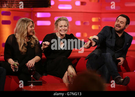 Invités (de gauche à droite) Letitia Dean, Kellie Bright et Danny Dyer pendant le tournage d'un épisode spécial du Graham Norton Show pour célébrer les 30 ans d'EastEnders, aux London Studios, dans le sud de Londres, qui sera diffusé le lundi 16 février. Banque D'Images