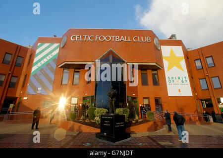 Entrée au Celtic Park football Stadium avec signalisation Celtic/Inter avant le match de l'UEFA Europa League au Celtic Park, Glasgow. Banque D'Images