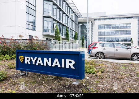 Ryanair Ltd Corporate Head Office building. Le parc d'affaires côté piste, Swords, Co. Dublin, Irlande Banque D'Images