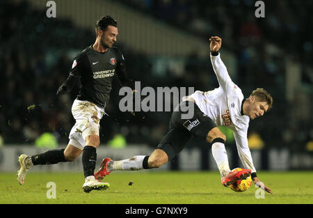 Football - Championnat Sky Bet - Derby County v Charlton Athletic - iPro Stadium.Jeff Hendrick (à droite) du comté de Derby et Chris Eagles de Charlton Athletic se battent pour le ballon. Banque D'Images