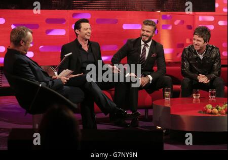 (De gauche à droite) l'hôte Graham Norton, Hugh Jackman, David Beckham et Noel Gallagher pendant le tournage du Graham Norton Show aux London Studios, dans le centre de Londres. Banque D'Images