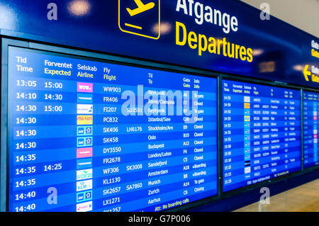 Conseil des départs à l'aéroport de Copenhague. Banque D'Images