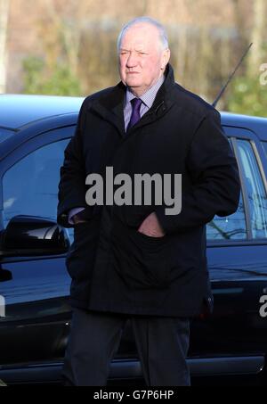 L'ancien surintendant en chef David Duckenfield arrive à l'enquête Hillsborough à Warrington, où il devait témoigner. Banque D'Images