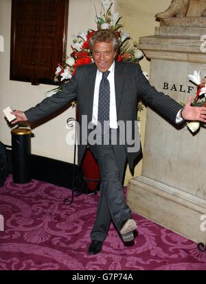 La scène - 125e anniversaire de fête - Théâtre Royal - Drury Lane.Lionel Blair. Banque D'Images