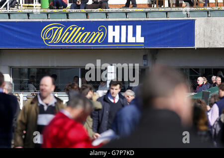 Les courses de chevaux - William Hill Imperial Cup Day - Hippodrome Sandown Banque D'Images