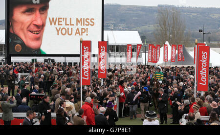 Les courses de chevaux - 2015 Cheltenham Festival - St Patrick's Day - l'Hippodrome de Cheltenham Banque D'Images