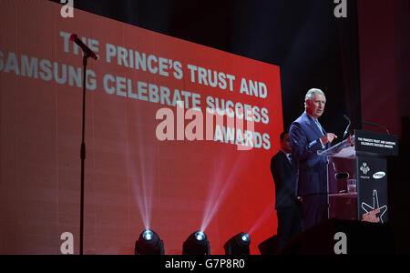 Le Prince de Galles s'exprime lors des prix Prince's Trust et Samsung Celebrate Success, à l'Odeon, Leicester Square, dans le centre de Londres. Banque D'Images