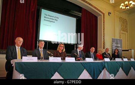 Le Dr Bill Kirkup (4e à droite), président de l'enquête de la baie de Morecambe, présente ses conclusions au sujet des enquêtes lors d'une conférence de presse à l'hôtel Cumbria Grand, Grange Over Sands, Cumbria. Banque D'Images