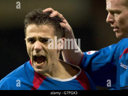 Soccer - CIS Insurance Cup - semi-finale - Rangers contre Dundee United - Hampden Park. Nacho Novo (L) des Rangers célèbre son but. Banque D'Images